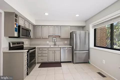 Kitchen - 2008 Winged Foot Ct, Reston, VA 20191 photo 1 of 2