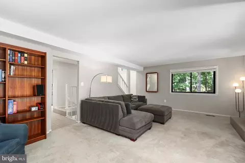 Living - 2008 Winged Foot Ct, Reston, VA 20191 photo 3 of 4