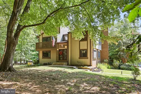 Exterior - 2008 Winged Foot Ct, Reston, VA 20191 photo 7 of 9
