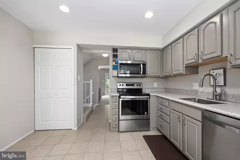 Entry Way - 2008 Winged Foot Ct, Reston, VA 20191 photo 2 of 4