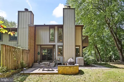 Exterior - 2008 Winged Foot Ct, Reston, VA 20191 photo 6 of 9