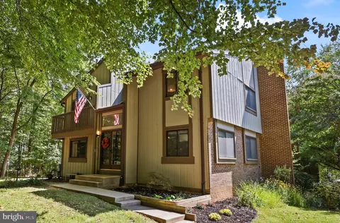Exterior - 2008 Winged Foot Ct, Reston, VA 20191 photo 2 of 9