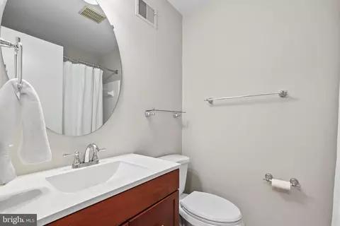 Bath - 2008 Winged Foot Ct, Reston, VA 20191 photo 2 of 2