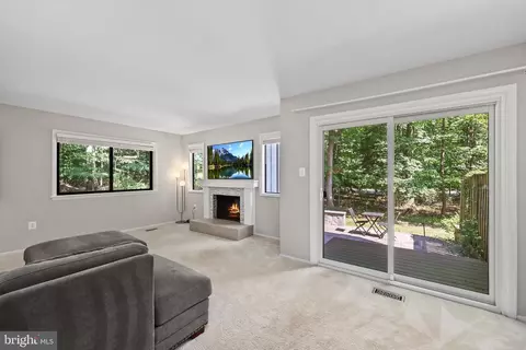 Living - 2008 Winged Foot Ct, Reston, VA 20191 photo 4 of 4