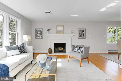 6944 Park Ave, Mclean, VA 22101 photo 4