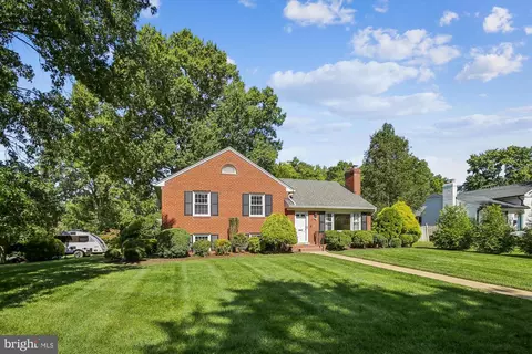 6430 Princeton Dr, Alexandria, VA 22307