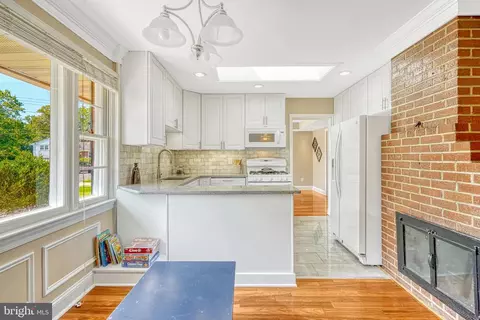 7402 Hallmark Pl, Springfield, VA 22150 photo 6