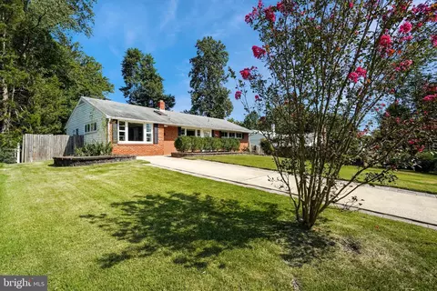 7402 Hallmark Pl, Springfield, VA 22150 photo 2