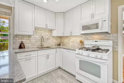 7402 Hallmark Pl, Springfield, VA 22150 photo 8