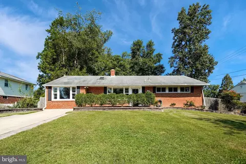 7402 Hallmark Pl, Springfield, VA 22150