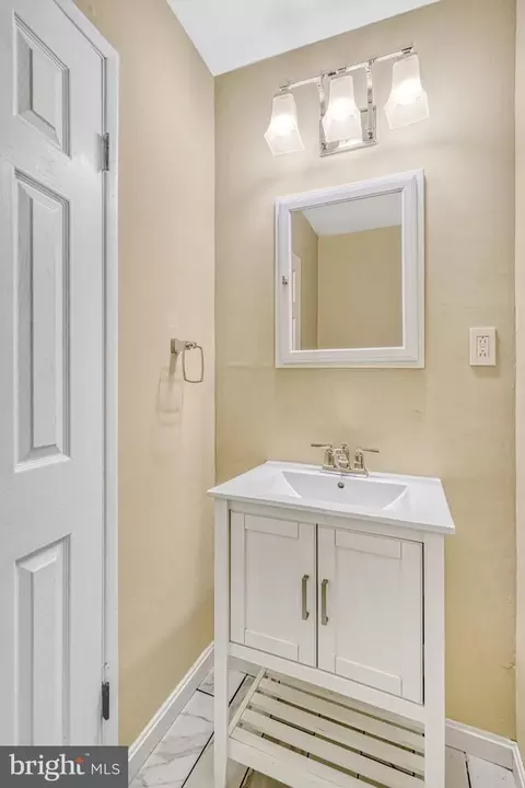 7402 Hallmark Pl, Springfield, VA 22150 photo 5