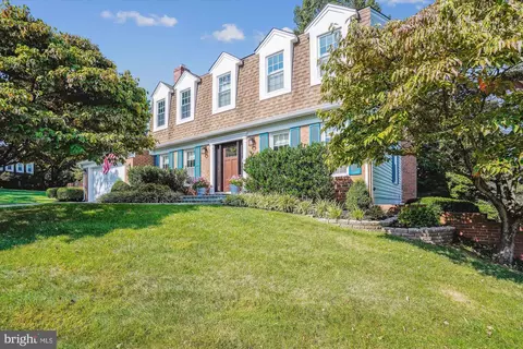 2945 Miller Heights Rd, Oakton, VA 22124
