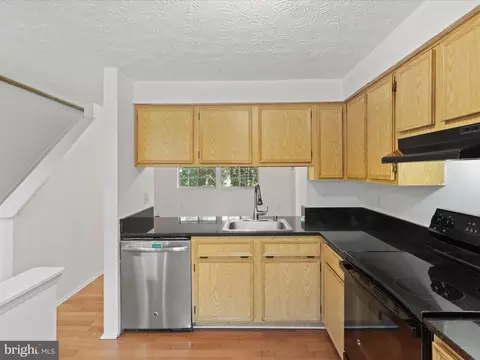 8326 Bark Tree Ct, Springfield, VA 22153 photo 4