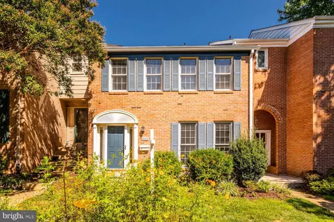 2069 Hopewood Dr, Falls Church, VA 22043