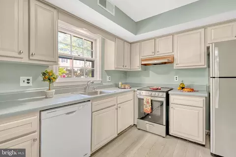 6639 Burlington Pl, Springfield, VA 22152 photo 6