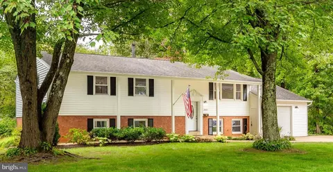 9301 Ashmeade Dr, Fairfax, VA 22032