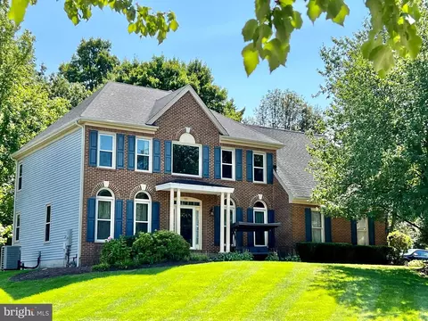 4901 Edge Rock Dr, Chantilly, VA 20151