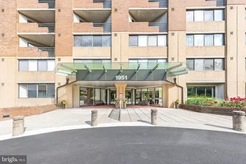 1951 Sagewood Ln #121, Reston, VA 20191