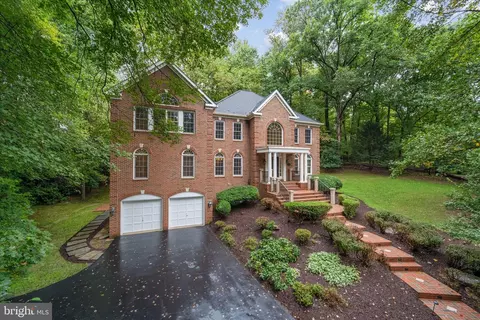 11425 Green Moor Ln, Oakton, VA 22124