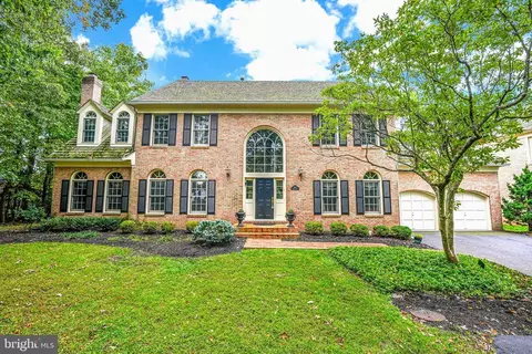 3601 Lamplight Dr, Fairfax, VA 22033