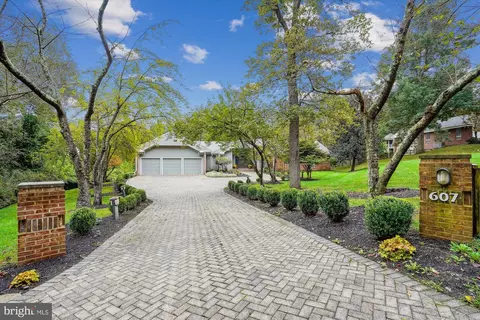 607 Deerfield Pond Ct, Great Falls, VA 22066