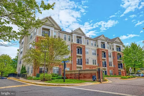 3851 Aristotle Ct #1-221, Fairfax, VA 22030