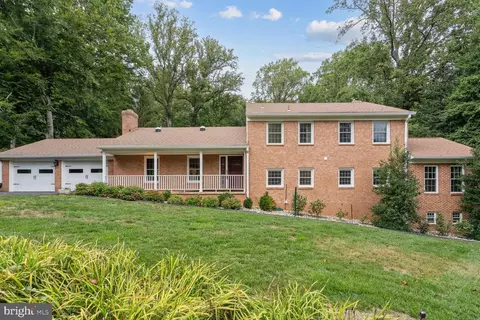 9204 Maria Ave, Great Falls, VA 22066