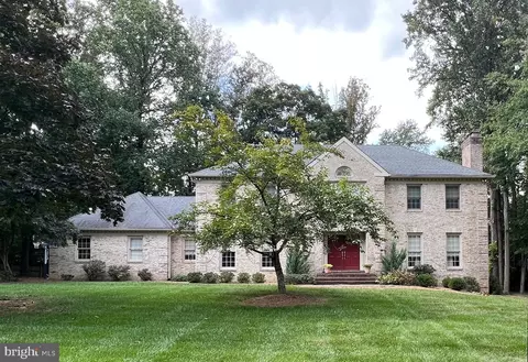 1310 Daviswood Dr, Mclean, VA 22102