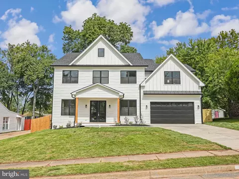 Exterior - 8106 Drayton Ln, Springfield, VA 22151 photo 2 of 10