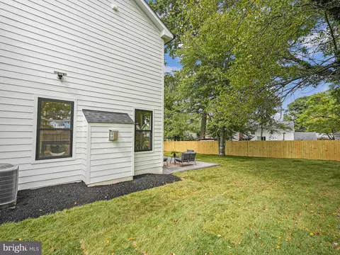 Exterior - 8106 Drayton Ln, Springfield, VA 22151 photo 4 of 10