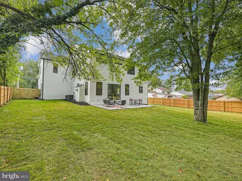 Exterior - 8106 Drayton Ln, Springfield, VA 22151 photo 7 of 10
