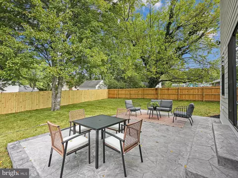 Exterior - 8106 Drayton Ln, Springfield, VA 22151 photo 8 of 10