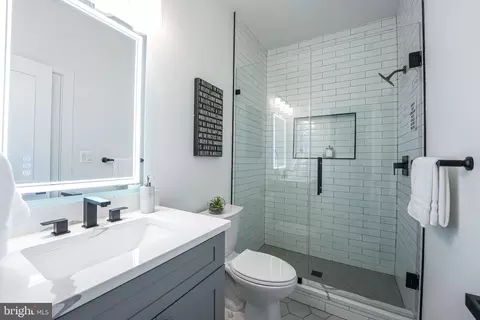 Bath - 8106 Drayton Ln, Springfield, VA 22151 photo 9 of 10