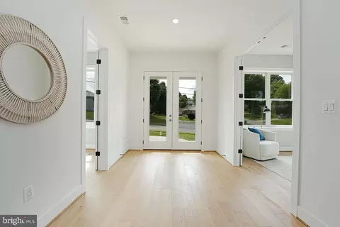 Entry Way - 8106 Drayton Ln, Springfield, VA 22151 photo 2 of 8