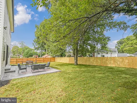Exterior - 8106 Drayton Ln, Springfield, VA 22151 photo 5 of 10