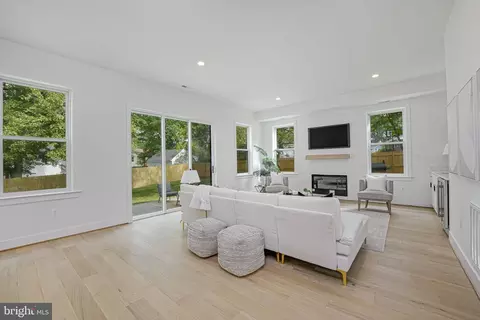 Living - 8106 Drayton Ln, Springfield, VA 22151 photo 1 of 3
