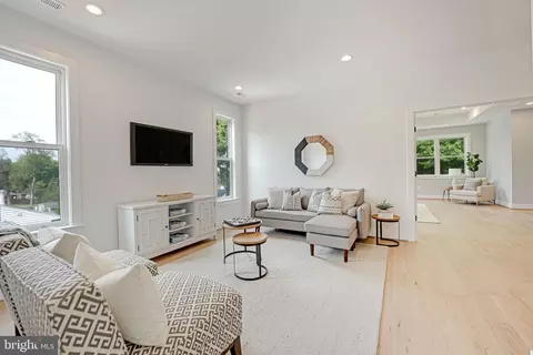 Living - 8106 Drayton Ln, Springfield, VA 22151 photo 3 of 3