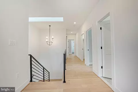Entry Way - 8106 Drayton Ln, Springfield, VA 22151 photo 5 of 8