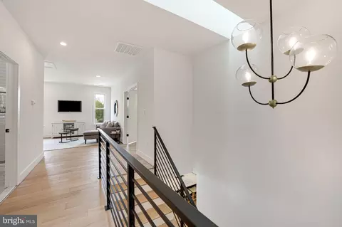 Entry Way - 8106 Drayton Ln, Springfield, VA 22151 photo 6 of 8