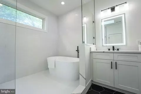 Bath - 8106 Drayton Ln, Springfield, VA 22151 photo 2 of 10