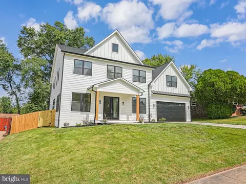Exterior - 8106 Drayton Ln, Springfield, VA 22151 photo 3 of 10