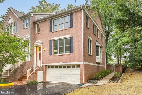 2919 Oakton Crest Pl, Vienna, VA 22181