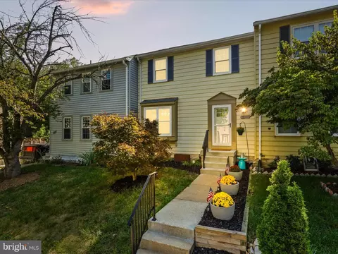 8303 Stationhouse Ct, Lorton, VA 22079