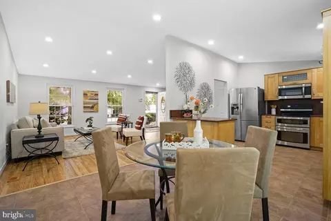 8374 Magic Leaf Rd, Springfield, VA 22153 photo 19