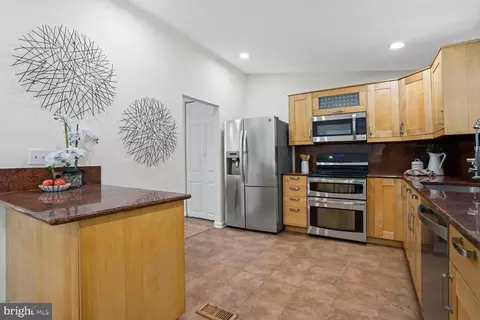 8374 Magic Leaf Rd, Springfield, VA 22153 photo 15