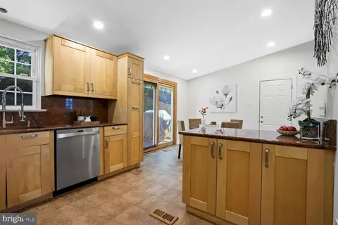 8374 Magic Leaf Rd, Springfield, VA 22153 photo 14