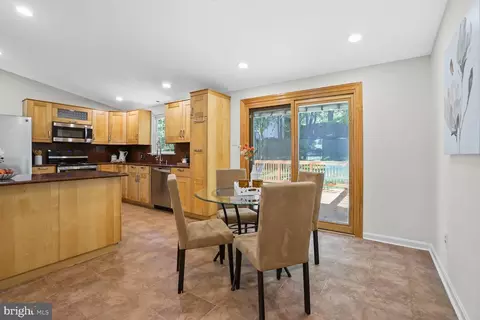 8374 Magic Leaf Rd, Springfield, VA 22153 photo 17