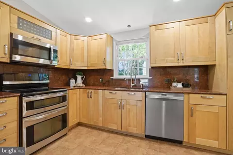 8374 Magic Leaf Rd, Springfield, VA 22153 photo 16