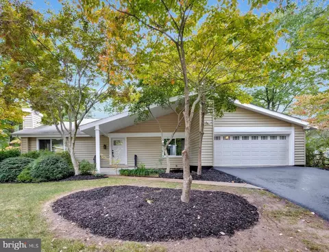 7809 Mulberry Bottom Ln, Springfield, VA 22153