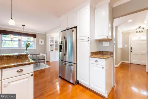 5962 Atteentee Rd, Springfield, VA 22150 photo 17